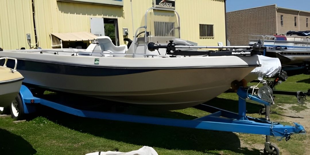 Motorboat (engine-powered)