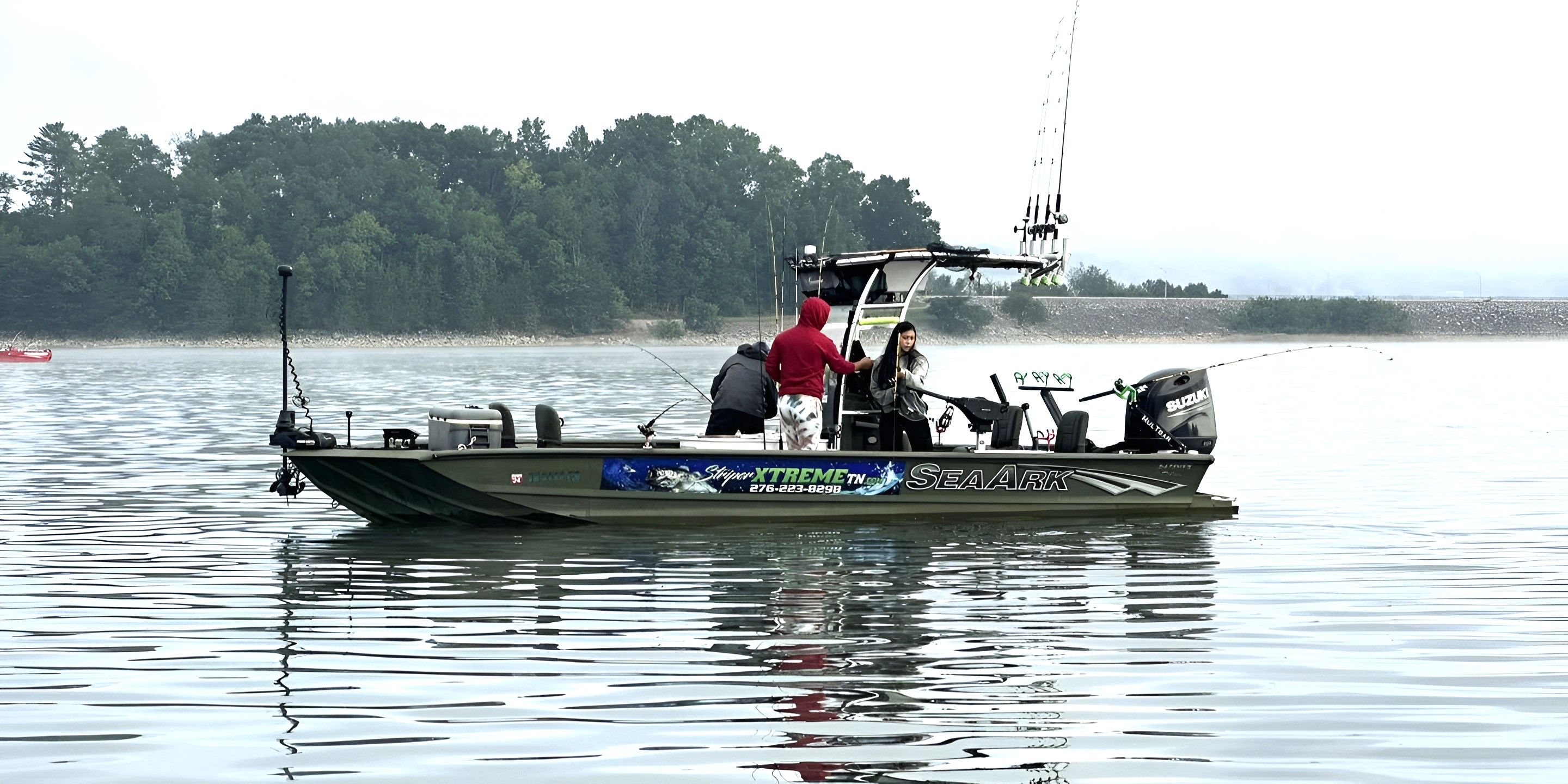 Motorboat (engine-powered)