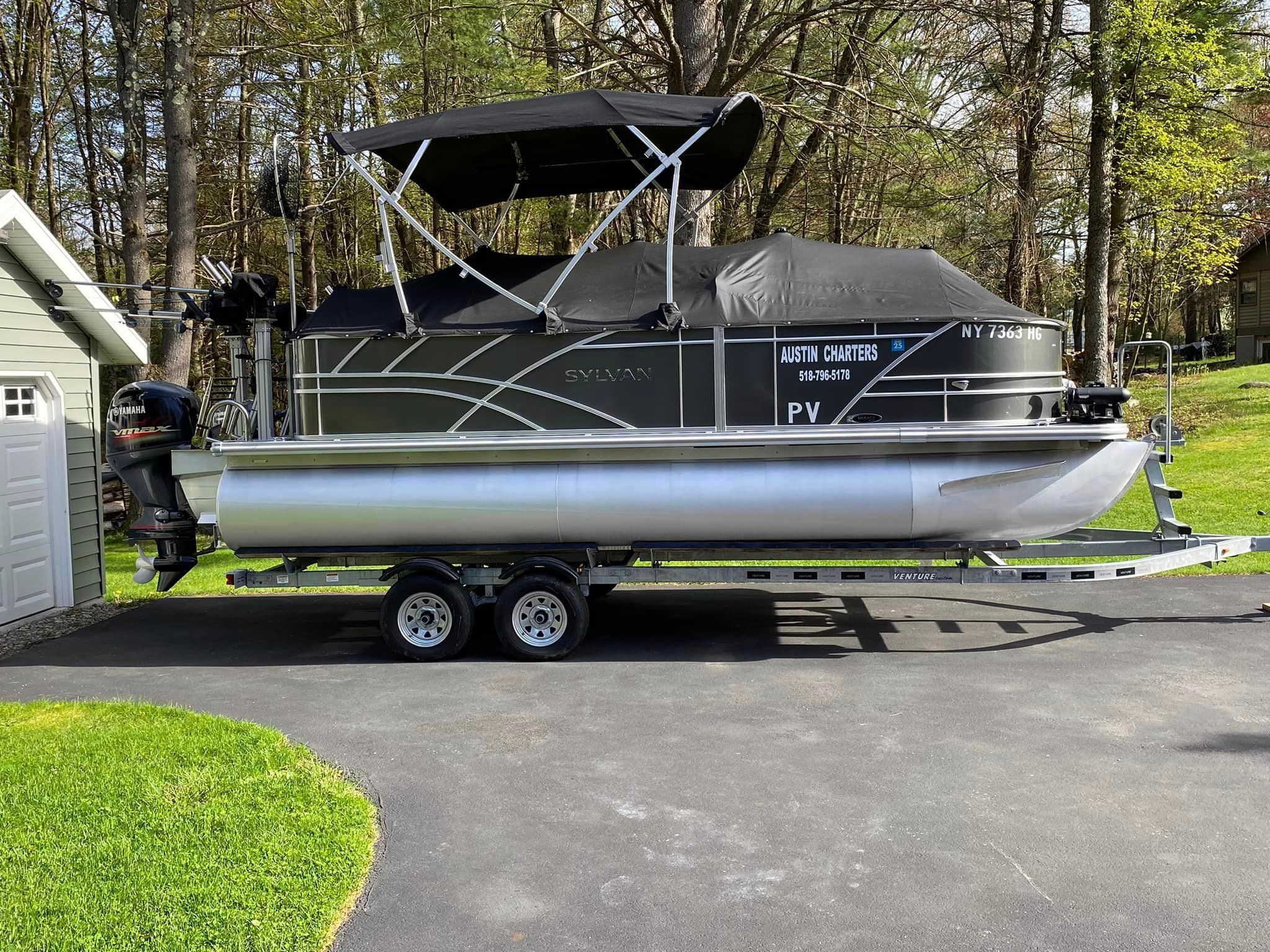 Motorboat (engine-powered)