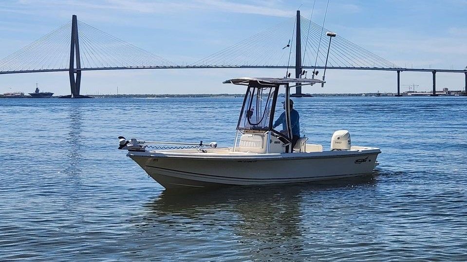 Motorboat (engine-powered)