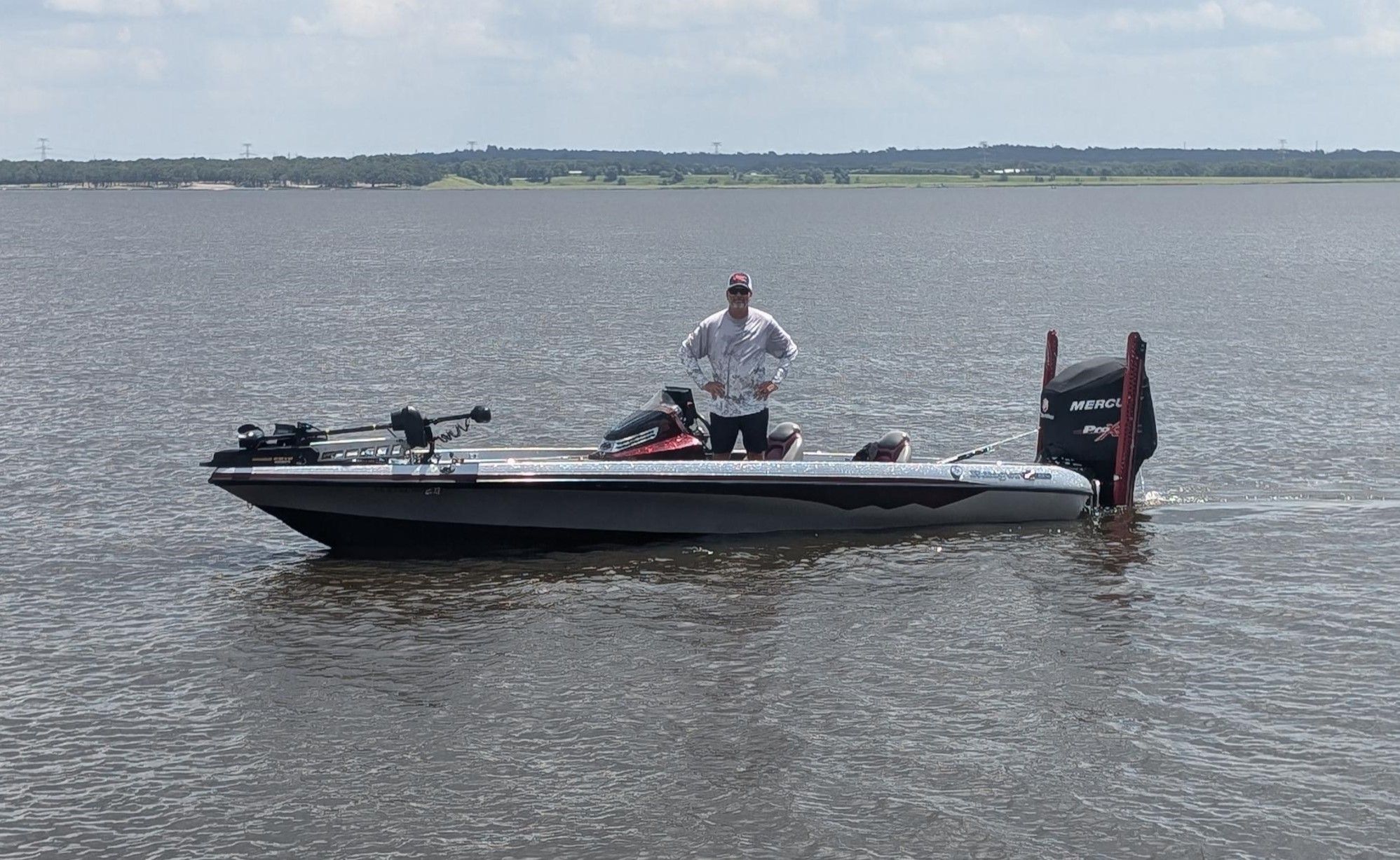 Motorboat (engine-powered)