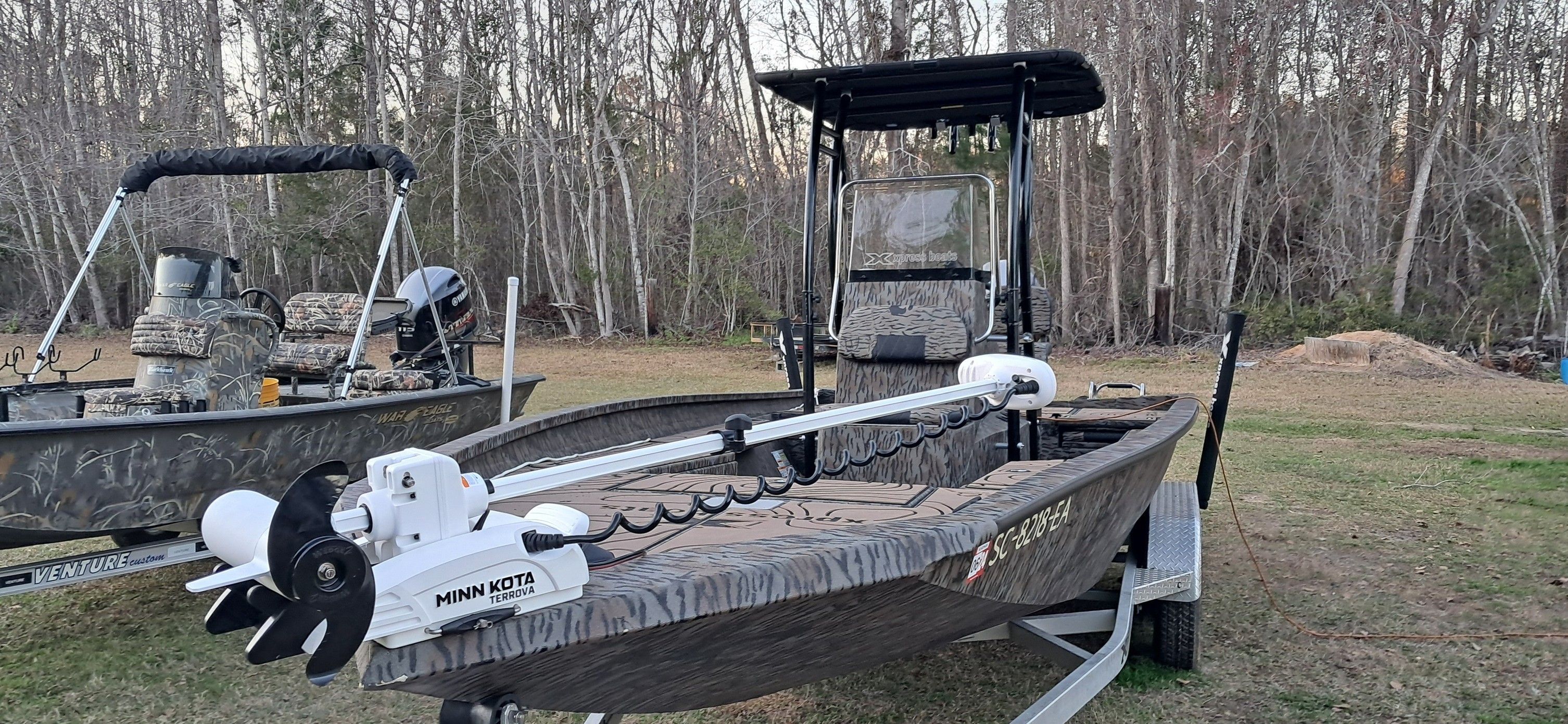 Motorboat (engine-powered)