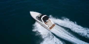 Motorboat (engine-powered)