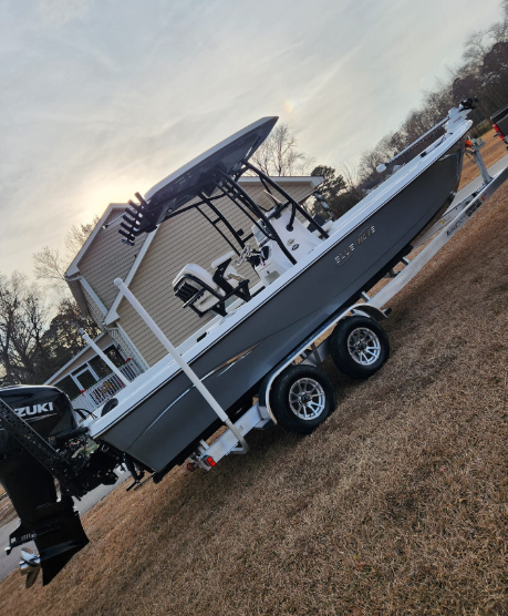 Motorboat (engine-powered)
