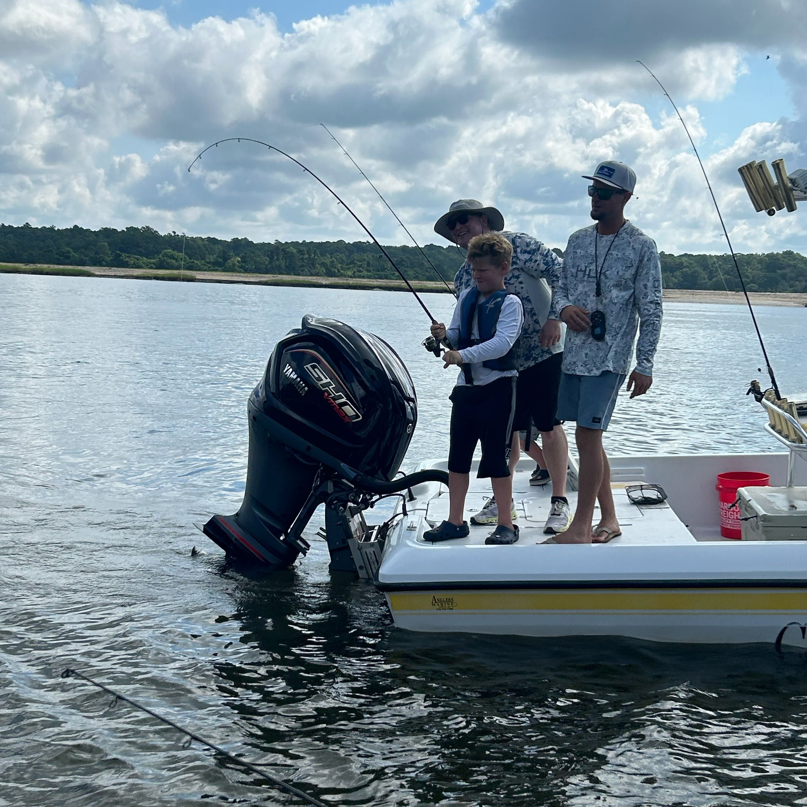 Motorboat (engine-powered)