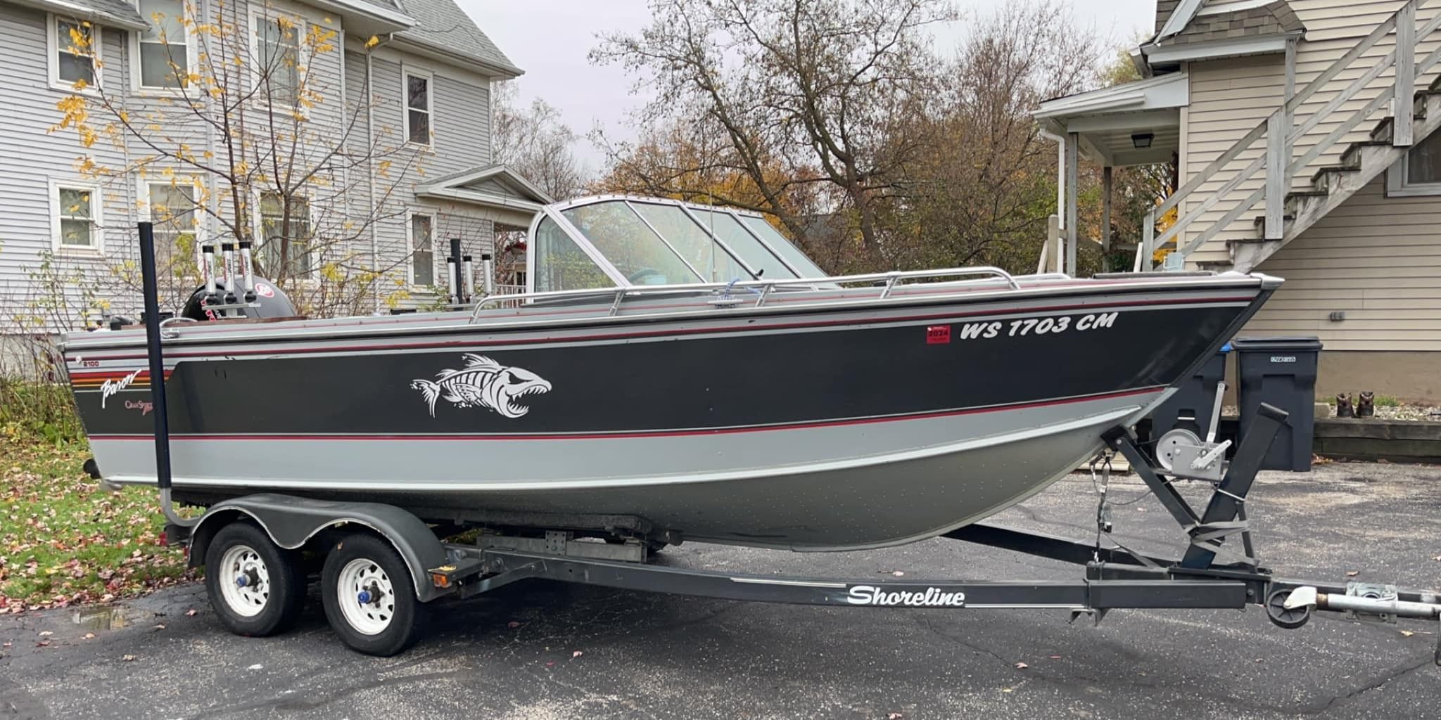 Motorboat (engine-powered)