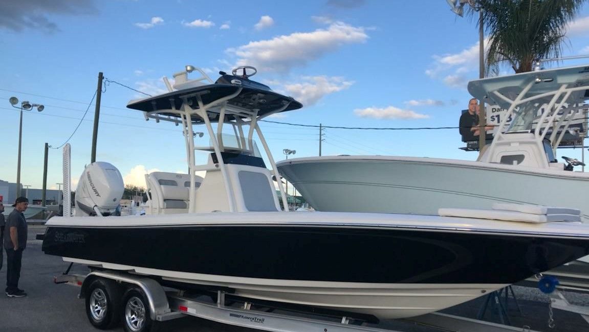Motorboat (engine-powered)