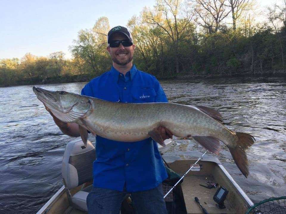 Make’r Eat Guide Service Wisconsin River Fishing Guides fishing River
