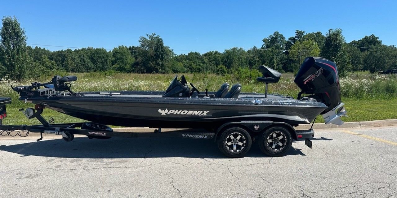 Motorboat (engine-powered)