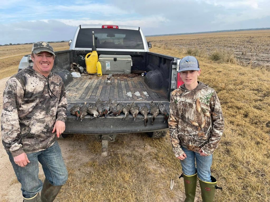 Lucky 7 Guide Service Duck Hunting in Texas hunting Bird hunting