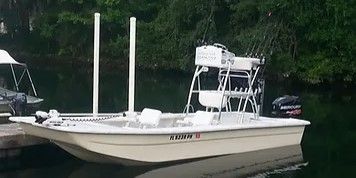 Motorboat (engine-powered)