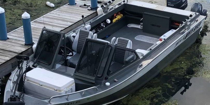 Motorboat (engine-powered)