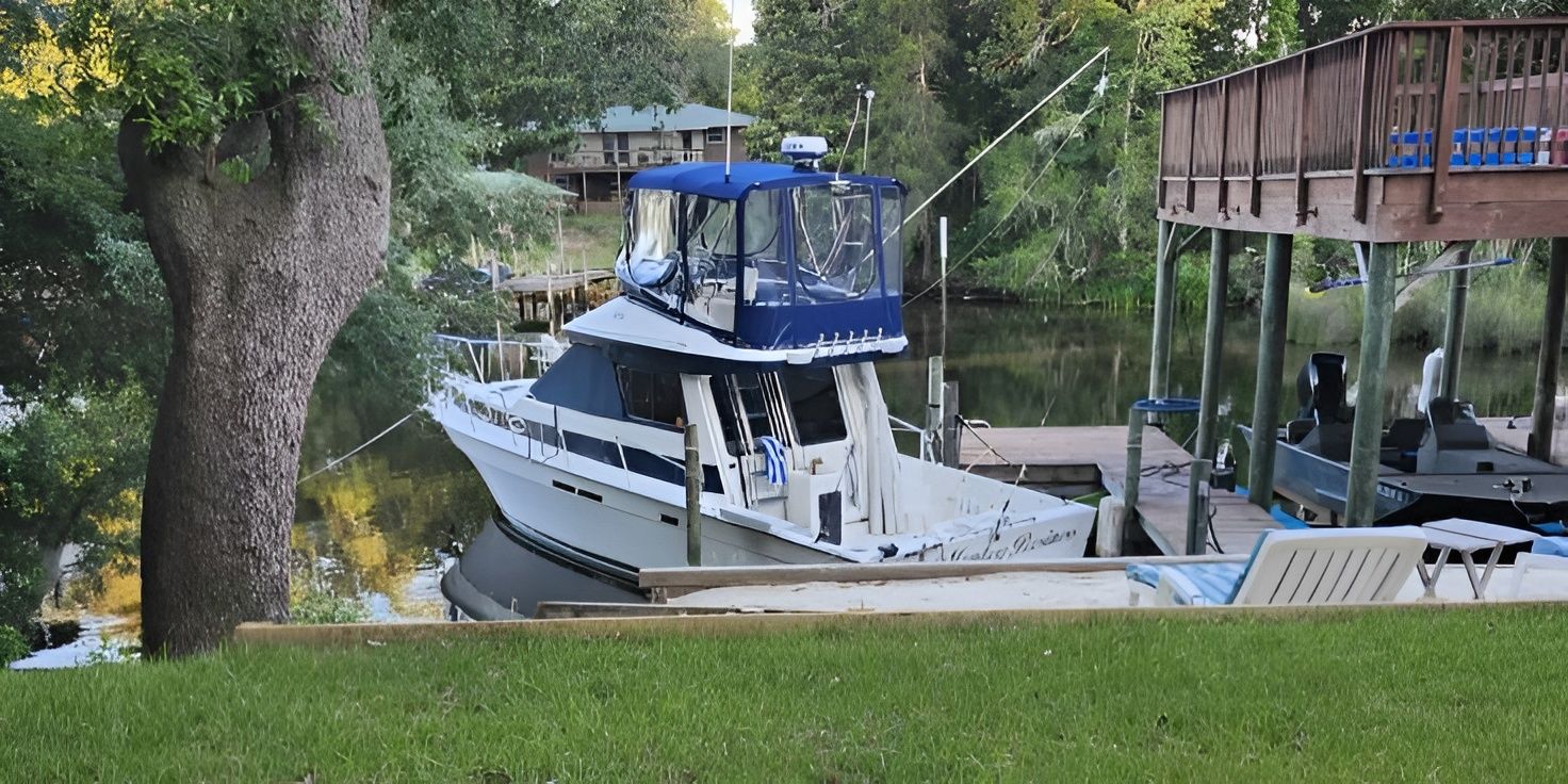 Motorboat (engine-powered)