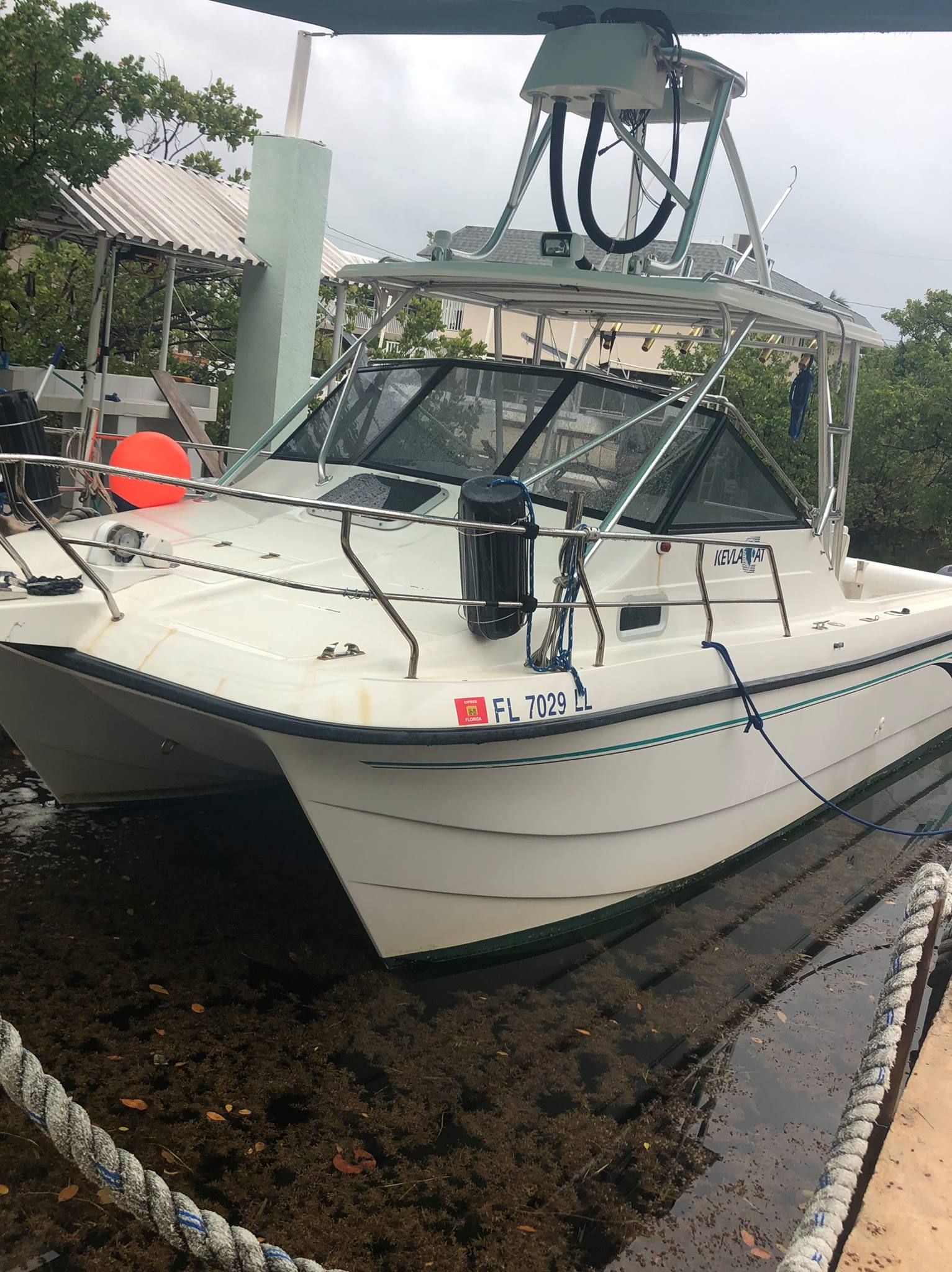 Motorboat (engine-powered)