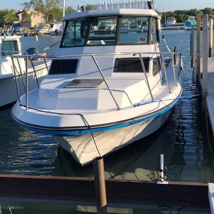 Motorboat (engine-powered)