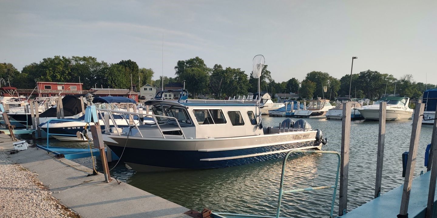 Motorboat (engine-powered)