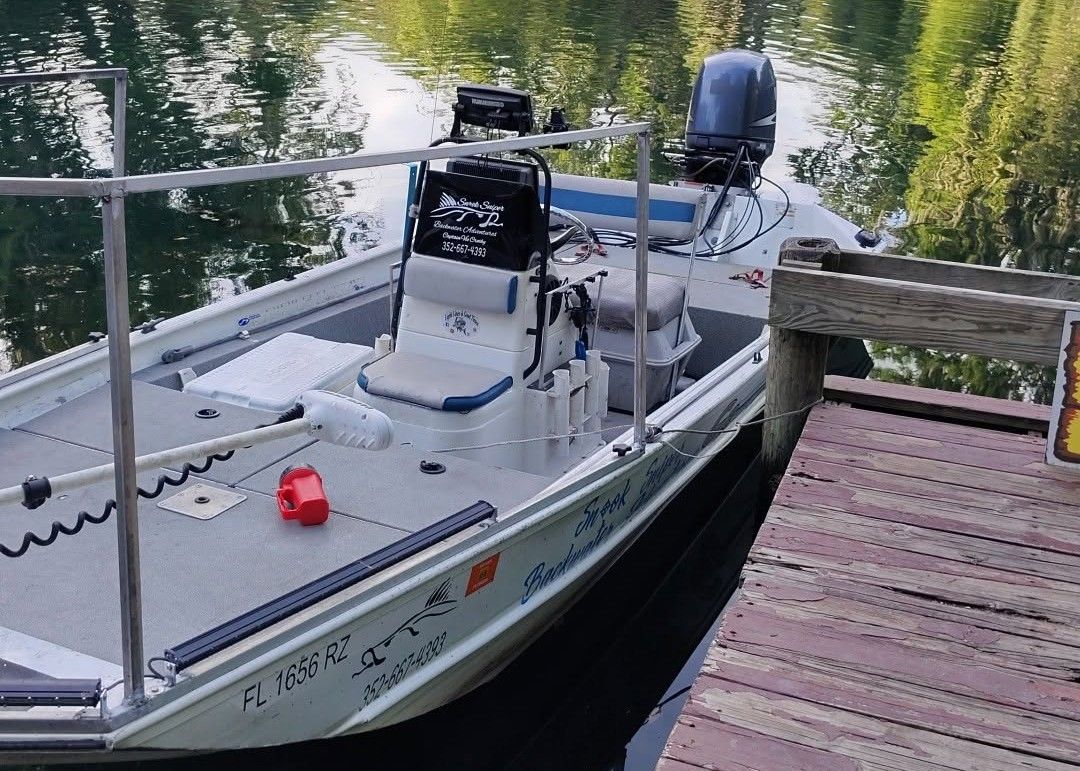 Motorboat (engine-powered)