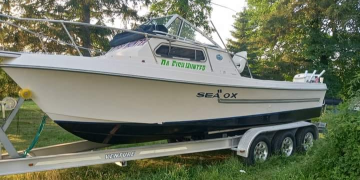 Motorboat (engine-powered)