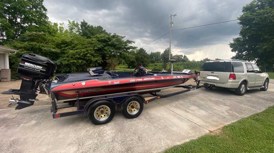 Motorboat (engine-powered)