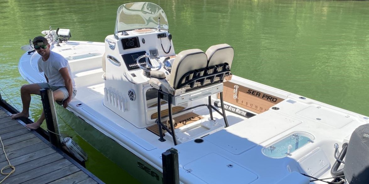 Motorboat (engine-powered)