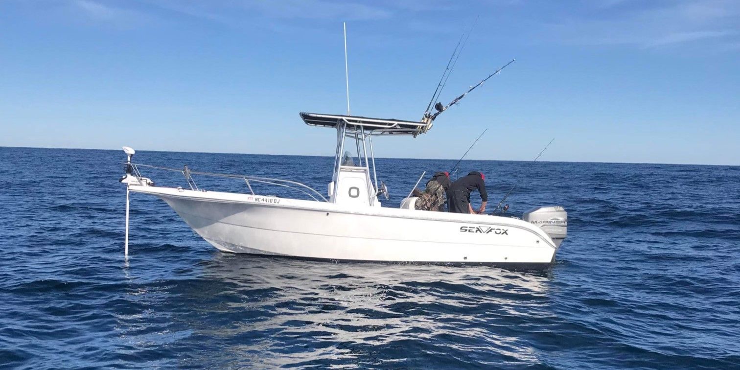 Motorboat (engine-powered)