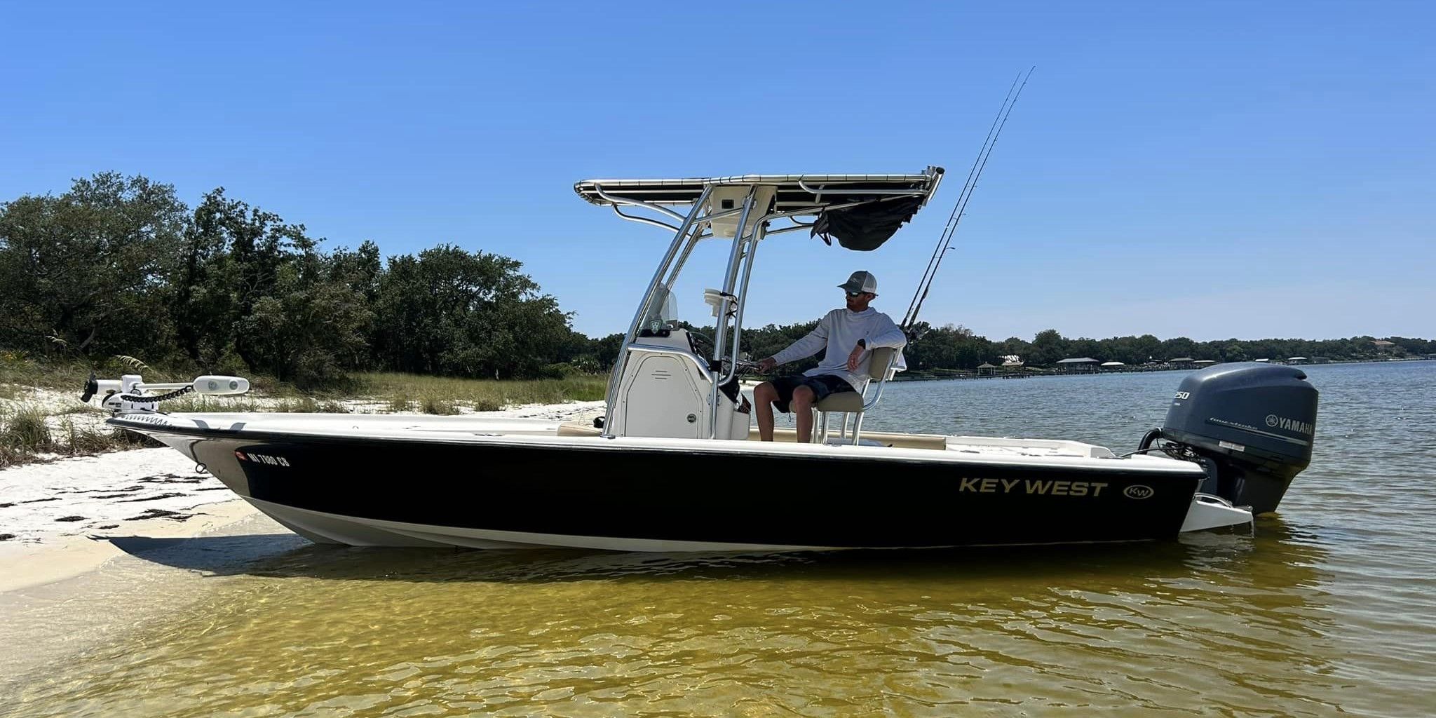 Motorboat (engine-powered)