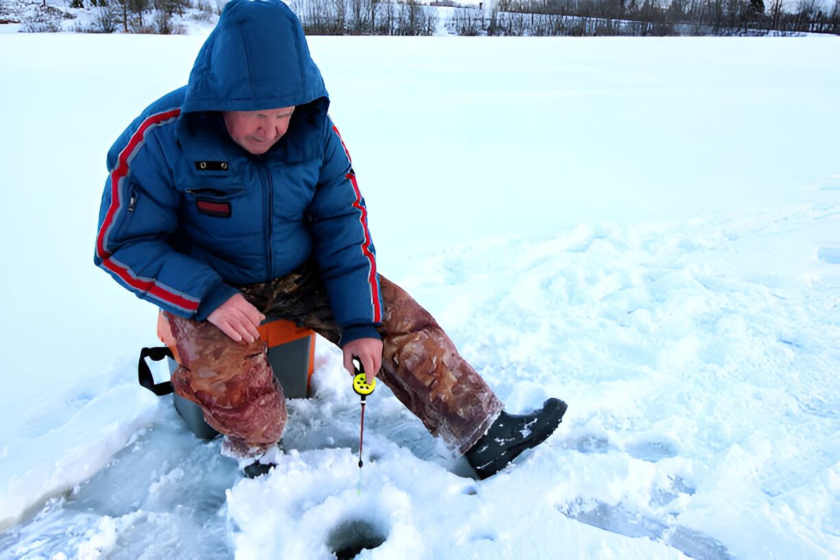 Sirny's Guide Service Ice Fishing Charters Wisconsin | 8 Hour Charter Trip fishing Lake