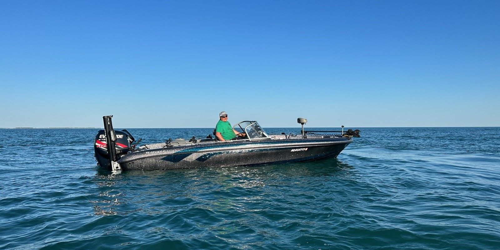 Motorboat (engine-powered)