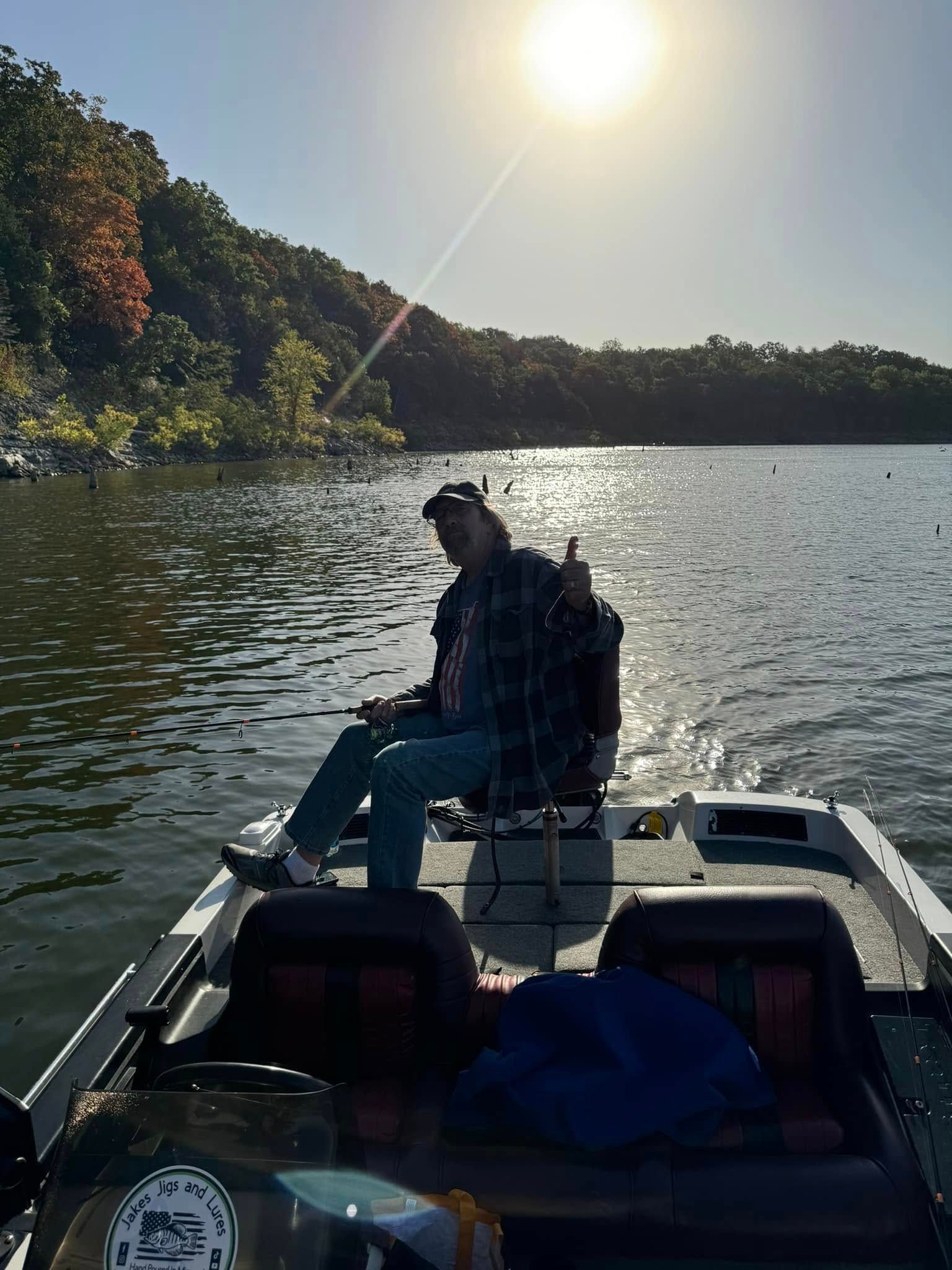 Motorboat (engine-powered)