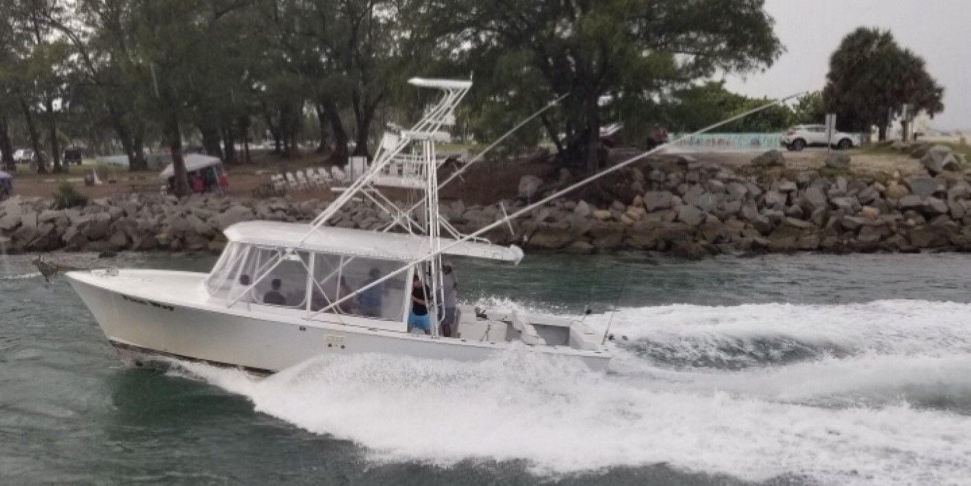 Motorboat (engine-powered)