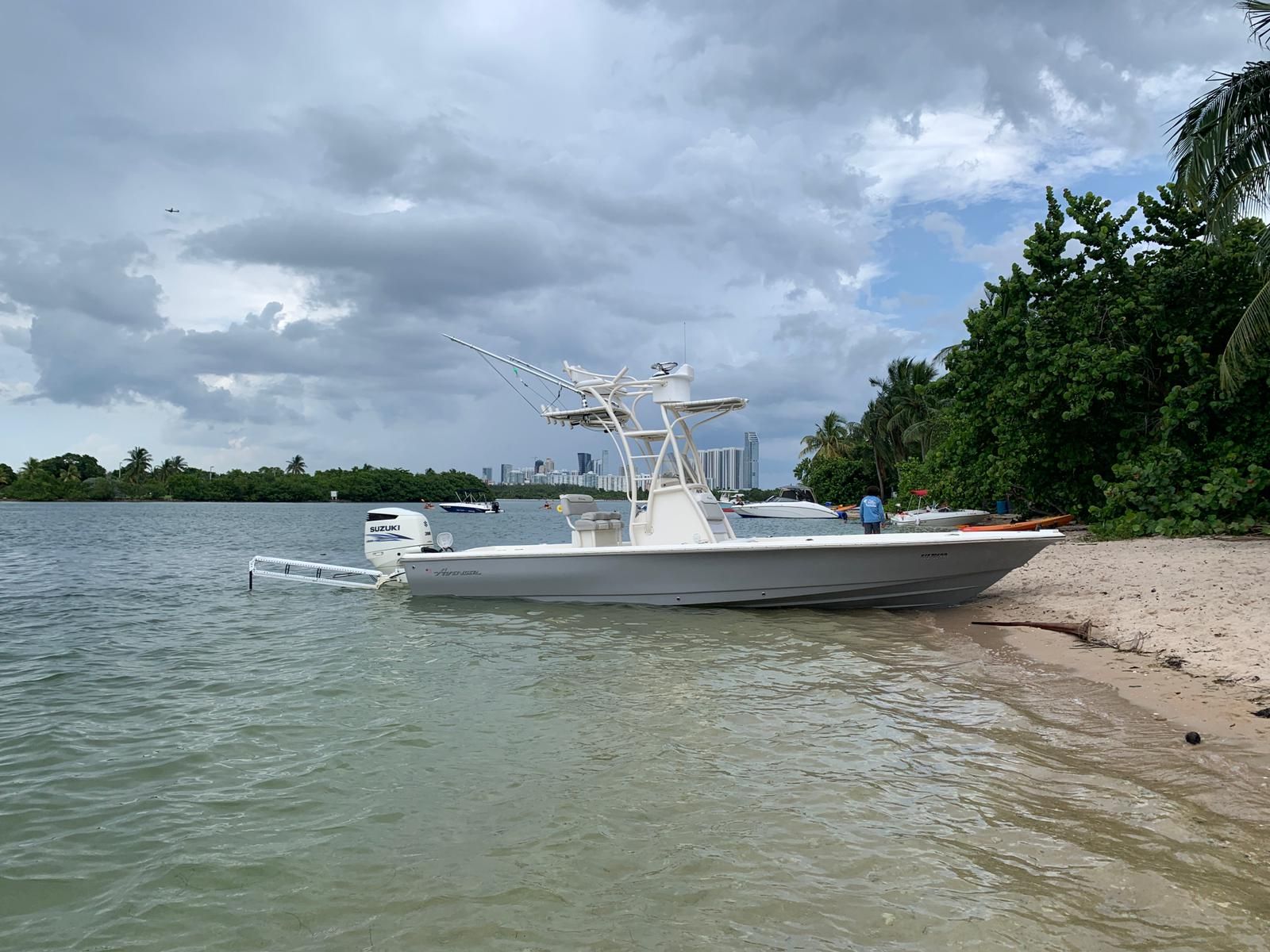 Motorboat (engine-powered)