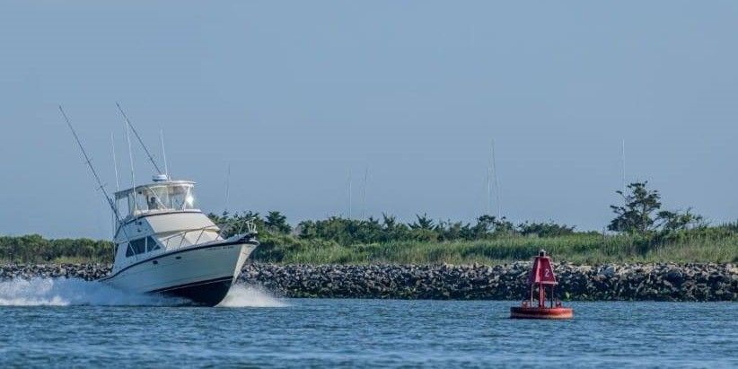 Motorboat (engine-powered)