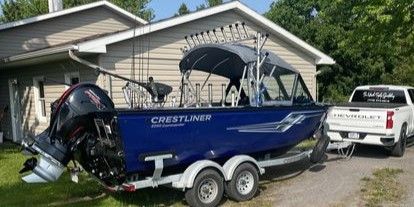 Motorboat (engine-powered)