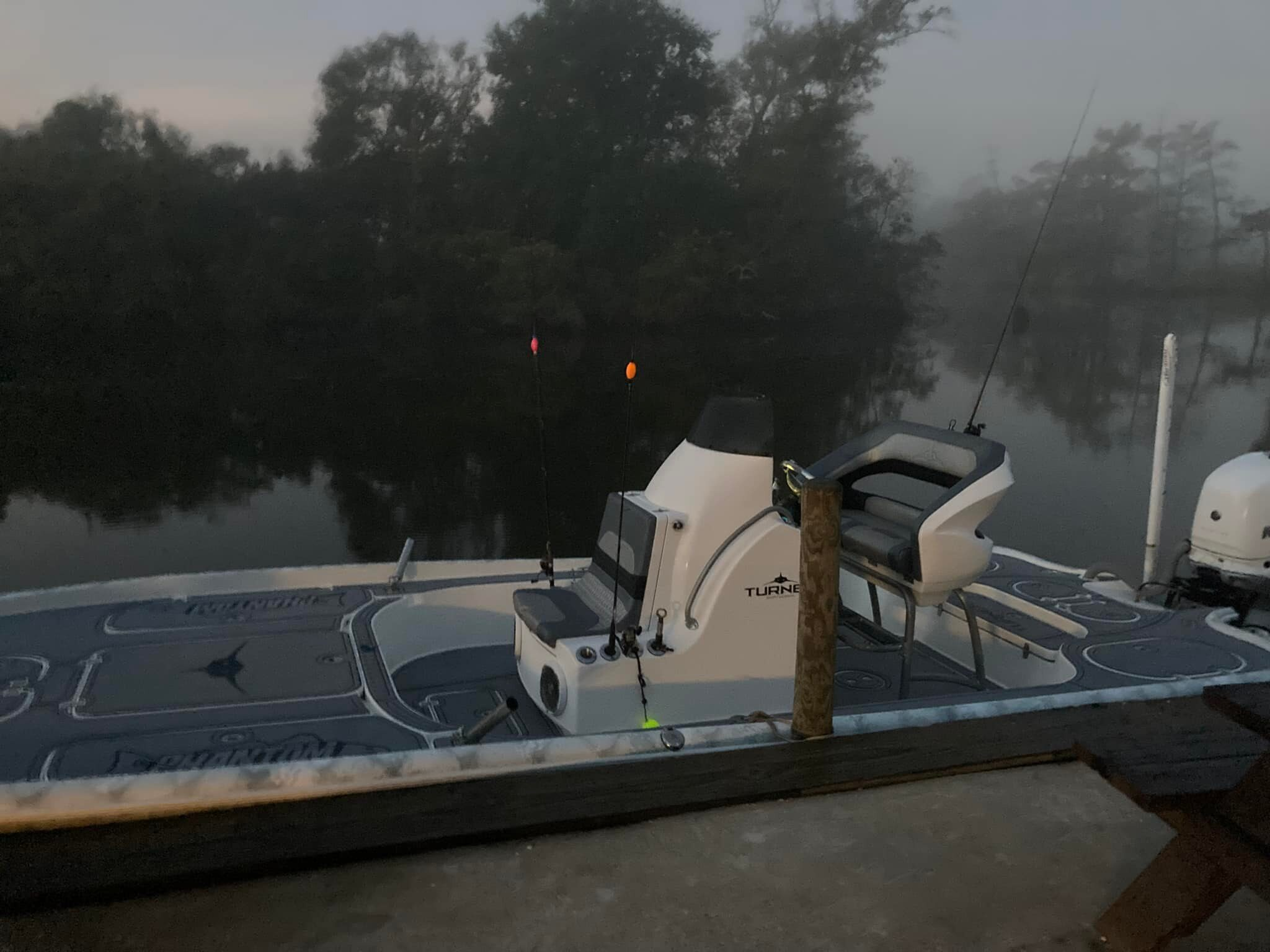 Motorboat (engine-powered)
