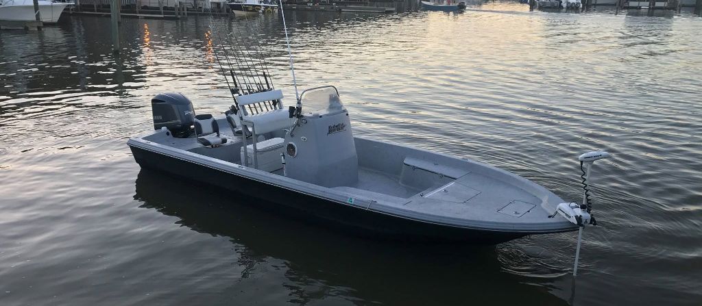 Motorboat (engine-powered)