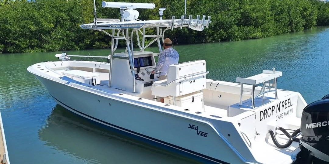 Motorboat (engine-powered)