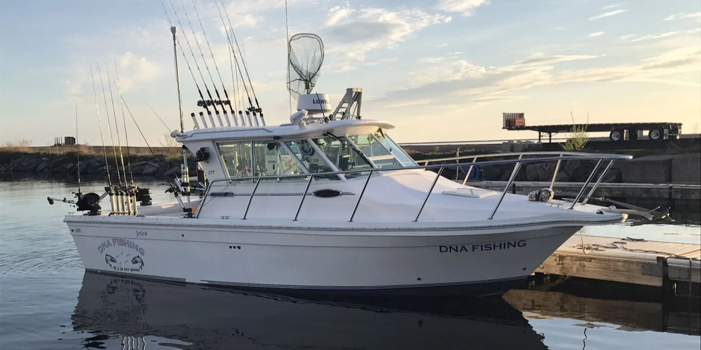Motorboat (engine-powered)