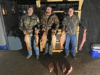 Lead Slingers Outdoor Fishing & Bowfishing Guide Guarantee You Will Shoot Fish "Bow-Fishing" Up To 6 People fishing Lake 