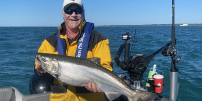 8 HR Fishing in Lake Ontario