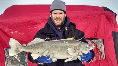 Charter Fishing in Lake Erie | 4HRS Ice Fishing