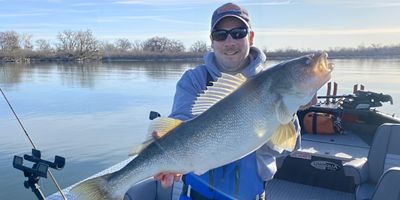 Shared Full Day Walleye Fishing Trip in Oregon