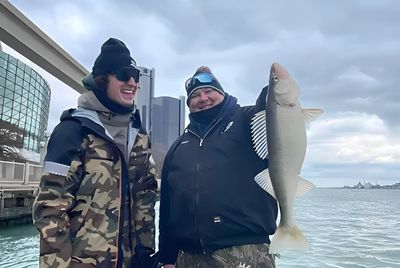 Private Detroit River Walleye Jigging Trip 6 to 10 Hours