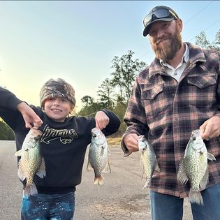 4 Arab fishing buddies having a great time