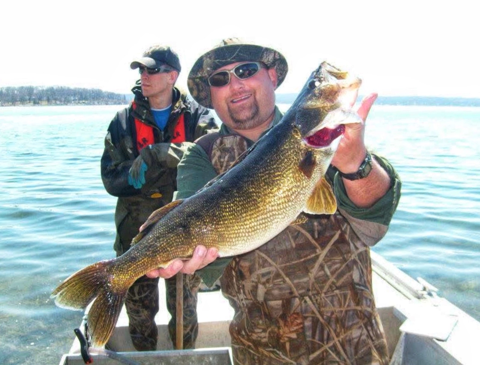 Walleye fishing boat on Fox River De Pere with Captain John Reddy - 6 hour guided trip