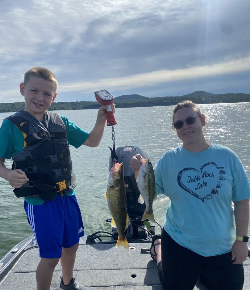 2 people fishing in Missouri