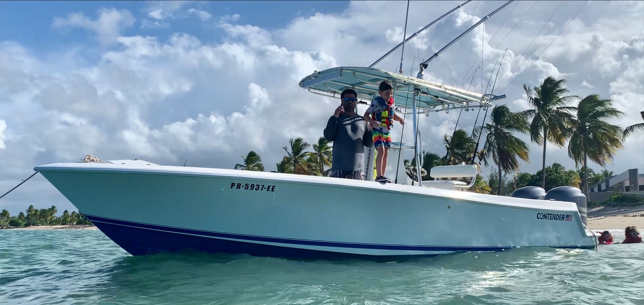Two people enjoying a cruise and fishing trip in San Juan