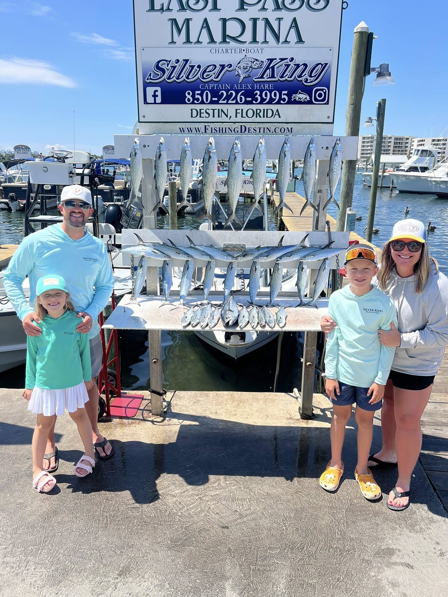 Group of 4 people enjoying fishing tours in FL
