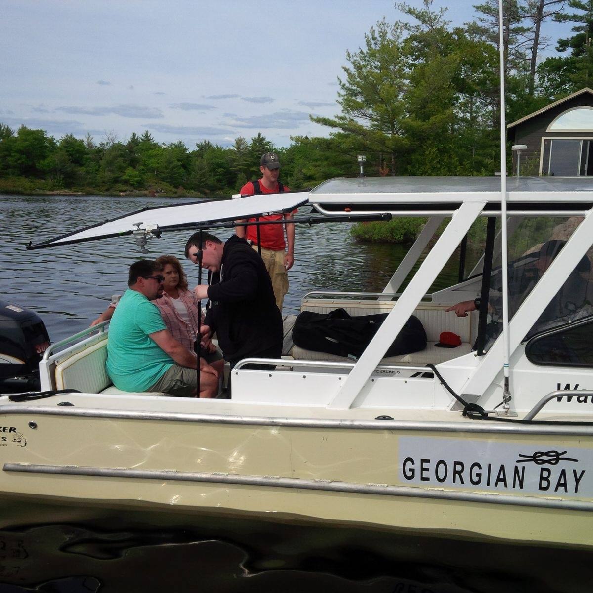 4 people enjoying a fishing tour in Parry Sound