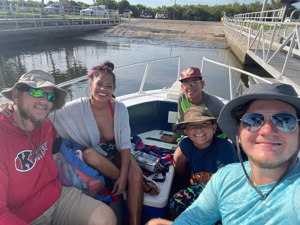 Group of 5 people enjoying a fishing trip in Lakeland