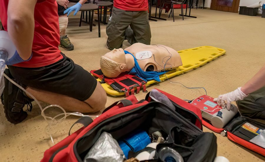 Emergency First Aid CPR training course for scuba divers in Florida Keys - PADI certification
